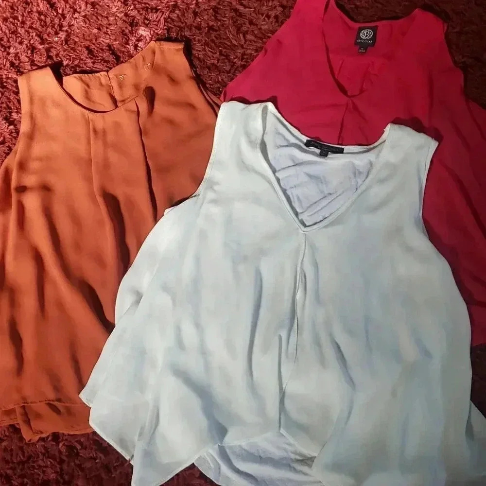 Bundle Bobeau And Green Envelope Lot Of 3 Sleeveless Flowing Tops size Medium
